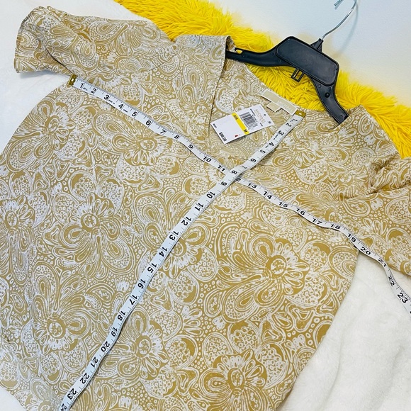 Michael kors size Medium Women's Beige Paisley Top - Picture 5 of 7